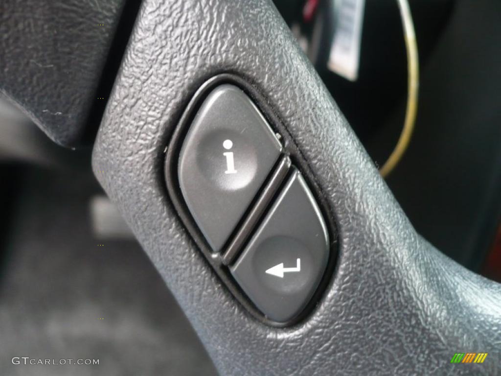 2008 GMC Envoy SLT 4x4 Controls Photo #47217283