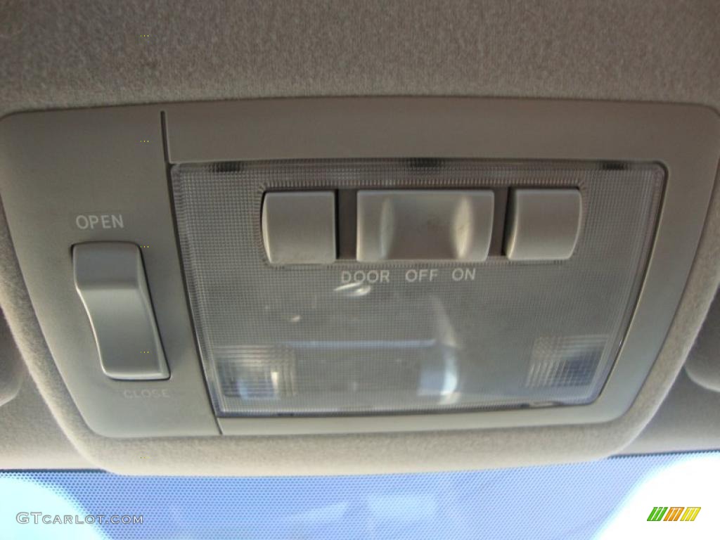 2007 Scion tC Standard tC Model Controls Photo #47217503