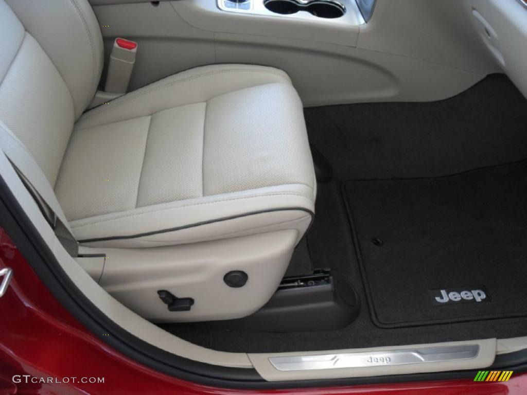 Dark Frost Beige/Light Frost Beige Interior 2011 Jeep Grand Cherokee Overland 4x4 Photo #47218316