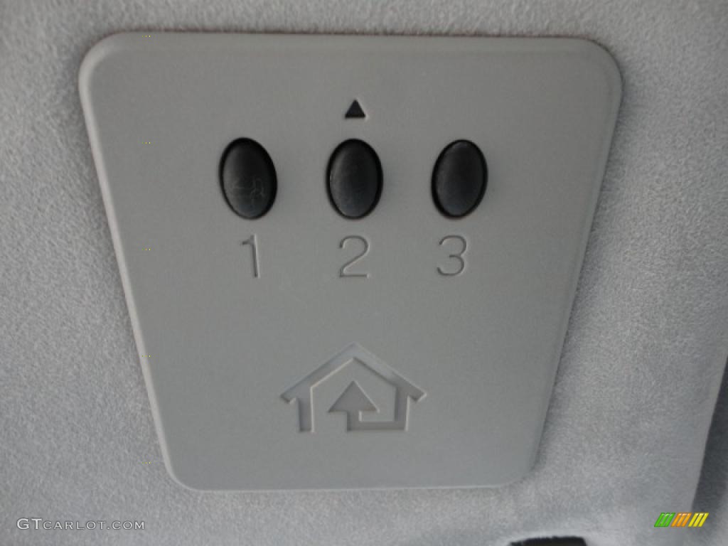 2009 Maserati GranTurismo S Controls Photo #47221475