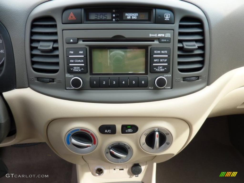 2010 Hyundai Accent GLS 4 Door Controls Photo #47224733