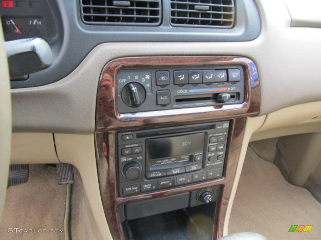 1998 Nissan Altima XE Controls Photos