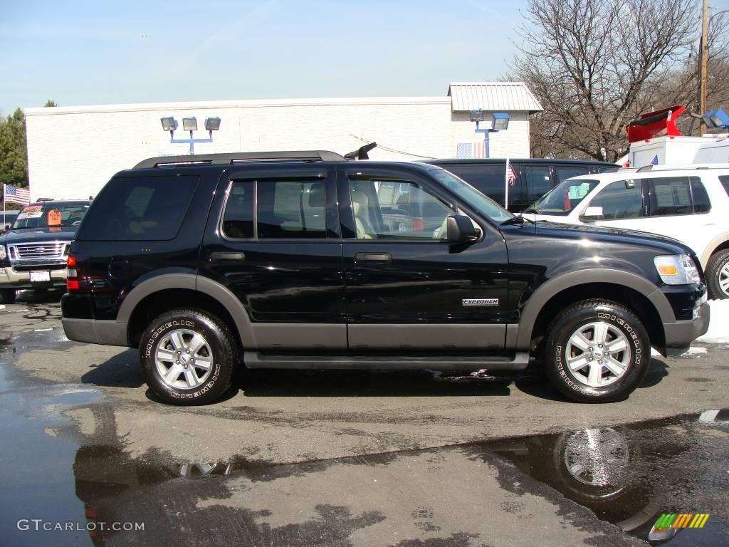 2006 Explorer XLT 4x4 - Black / Camel photo #4