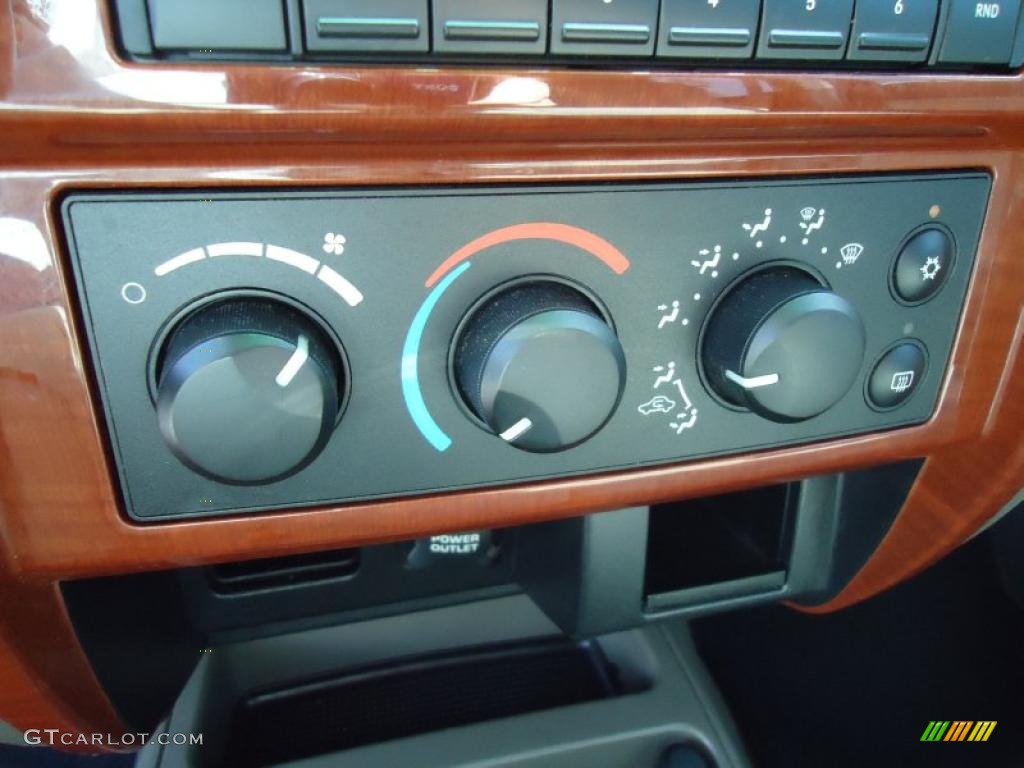 2005 Dodge Dakota SLT Quad Cab Controls Photo #47227430