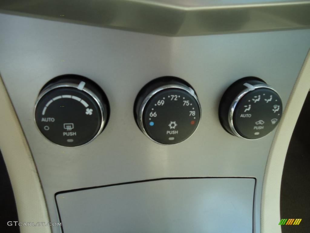 2008 Chrysler Sebring Limited Convertible Controls Photo #47228729