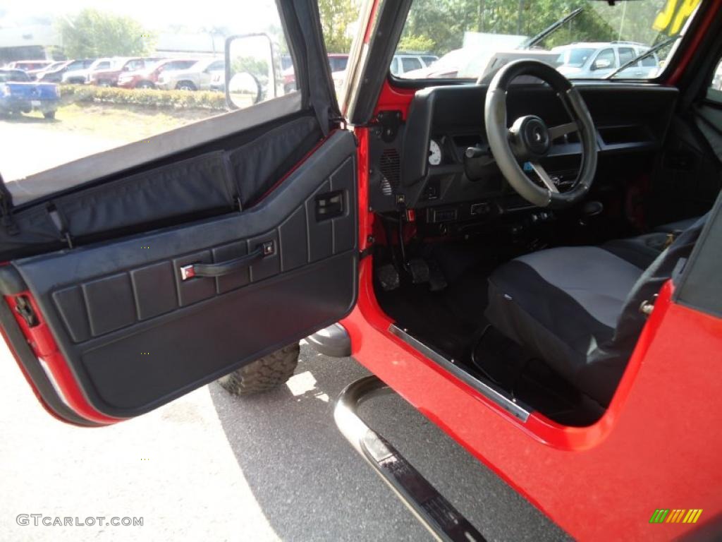 1992 Wrangler S 4x4 - Radiant Fire Red / Gray photo #4