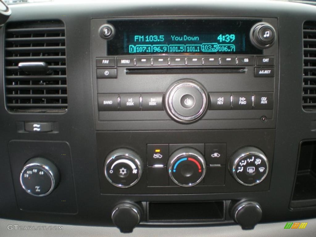 2007 Chevrolet Silverado 1500 LT Extended Cab 4x4 Controls Photo #47230064
