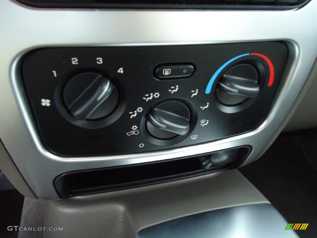 2004 Jeep Liberty Limited Controls Photo #47230127