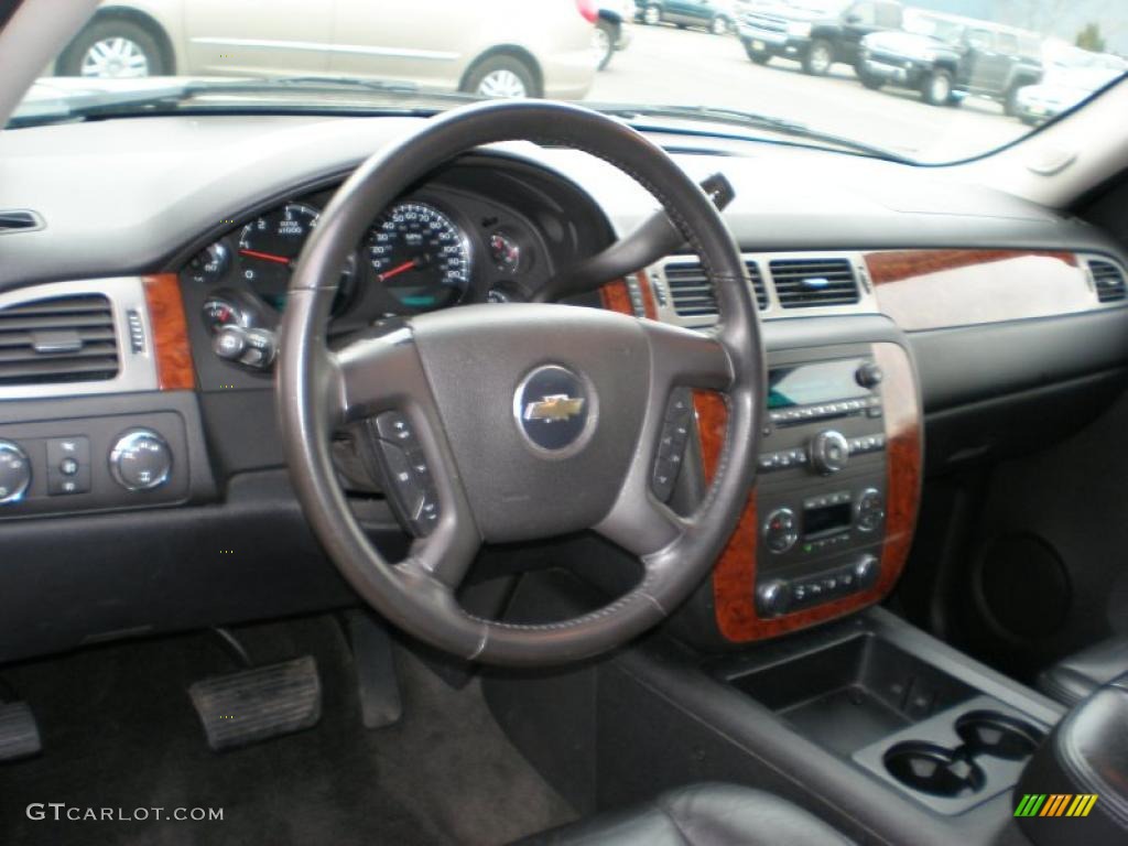 2007 Suburban 1500 LT 4x4 - Black / Ebony photo #11