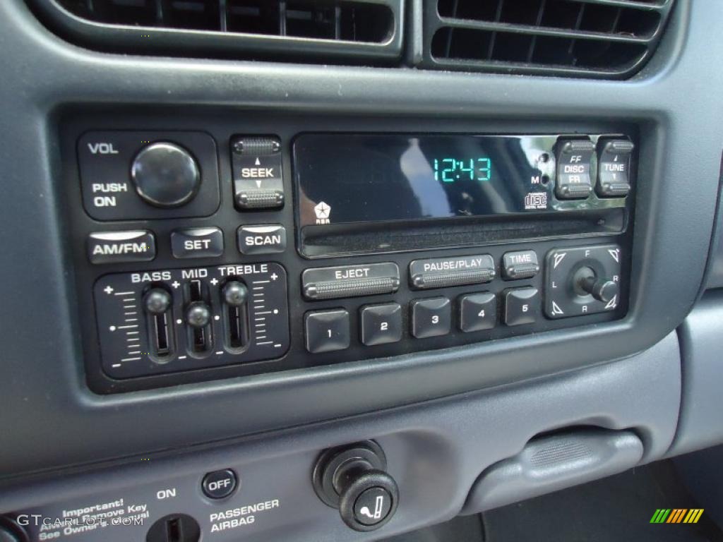 2000 Dodge Dakota SLT Extended Cab Controls Photo #47230562