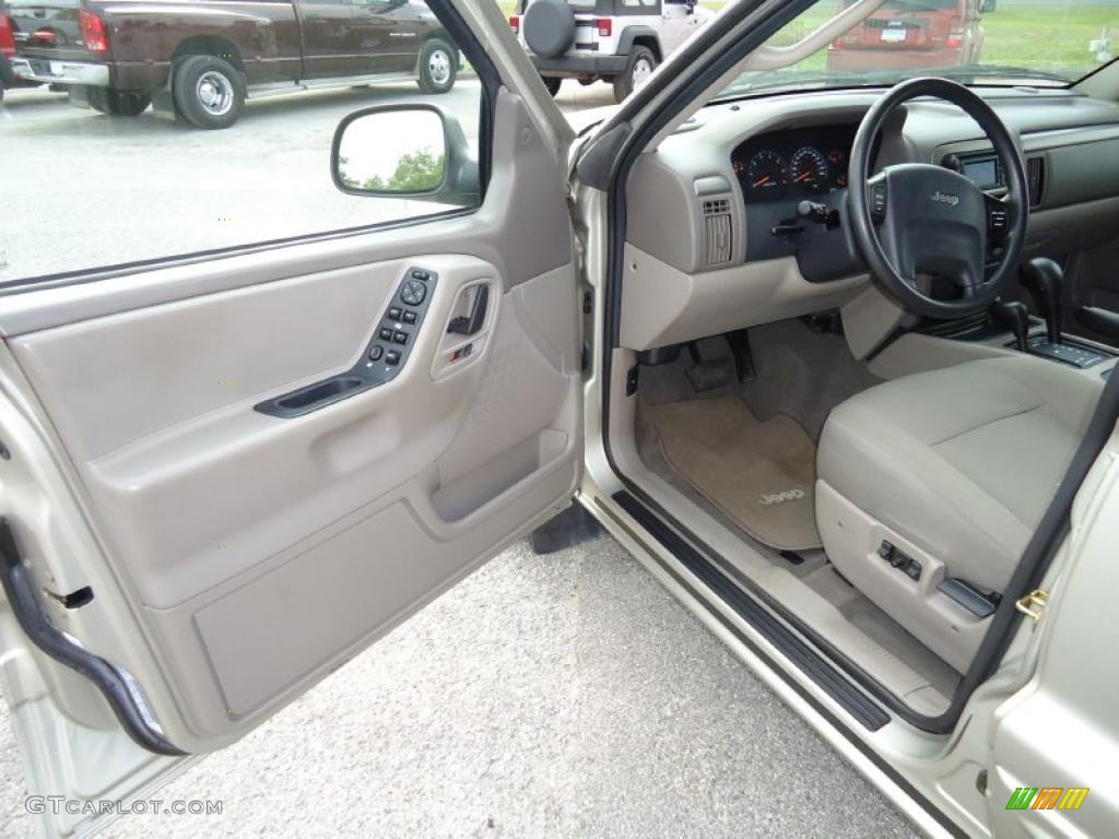 Sandstone Interior 2004 Jeep Grand Cherokee Laredo 4x4 Photo #47230667