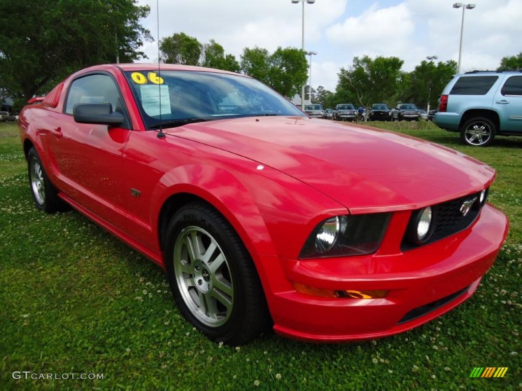 2006 Mustang GT Premium Coupe - Torch Red / Light Graphite photo #11