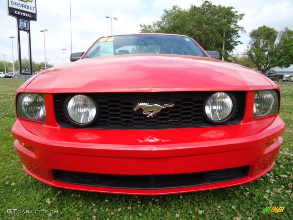2006 Mustang GT Premium Coupe - Torch Red / Light Graphite photo #16