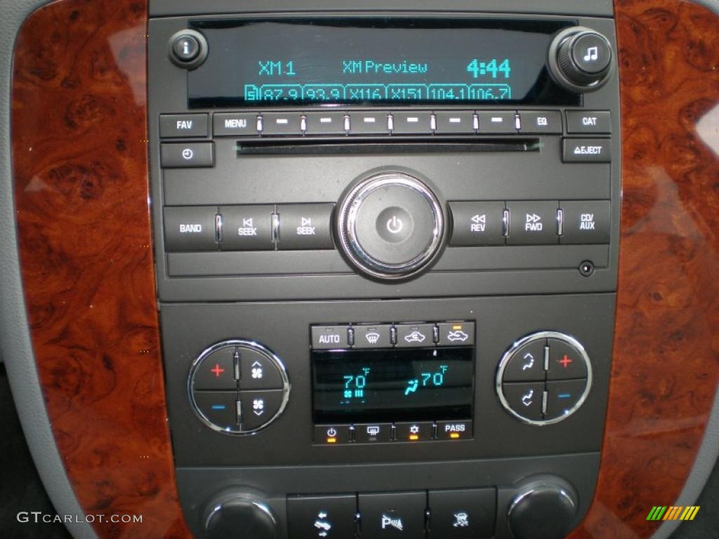 2010 Chevrolet Avalanche LT 4x4 Controls Photo #47231444