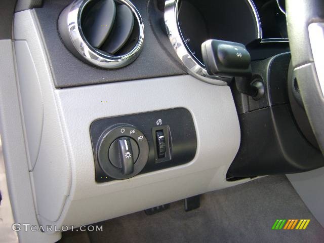2006 Mustang V6 Premium Convertible - Tungsten Grey Metallic / Light Graphite photo #22