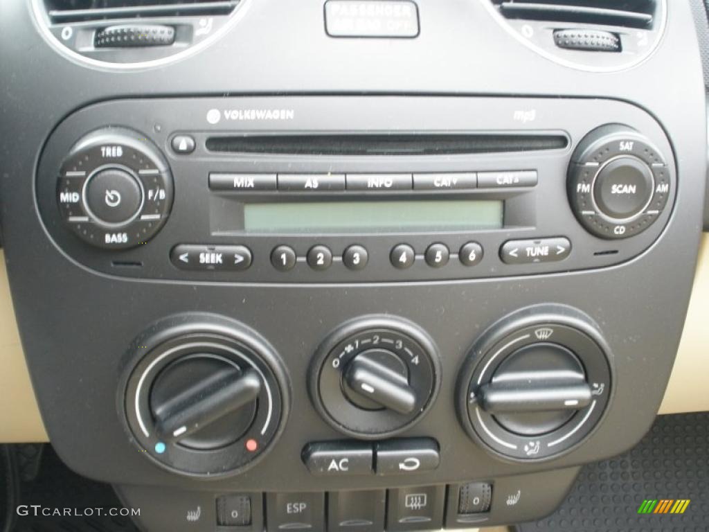 2008 Volkswagen New Beetle S Convertible Controls Photo #47232686