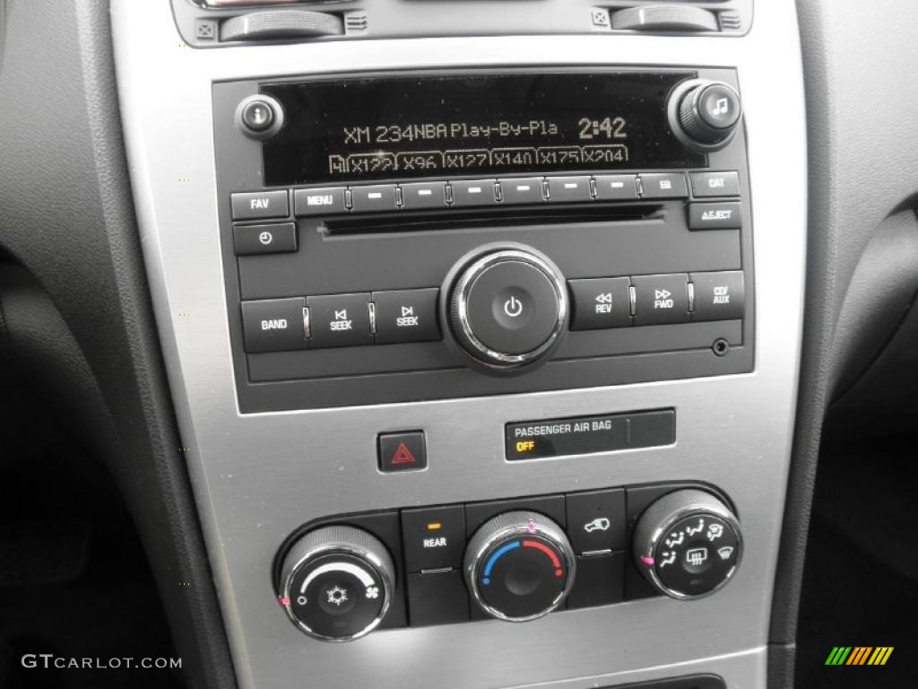 2011 GMC Acadia SLE AWD Controls Photo #47234858