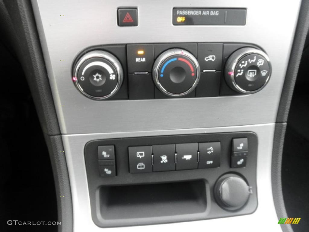 2011 GMC Acadia SLE AWD Controls Photo #47234870