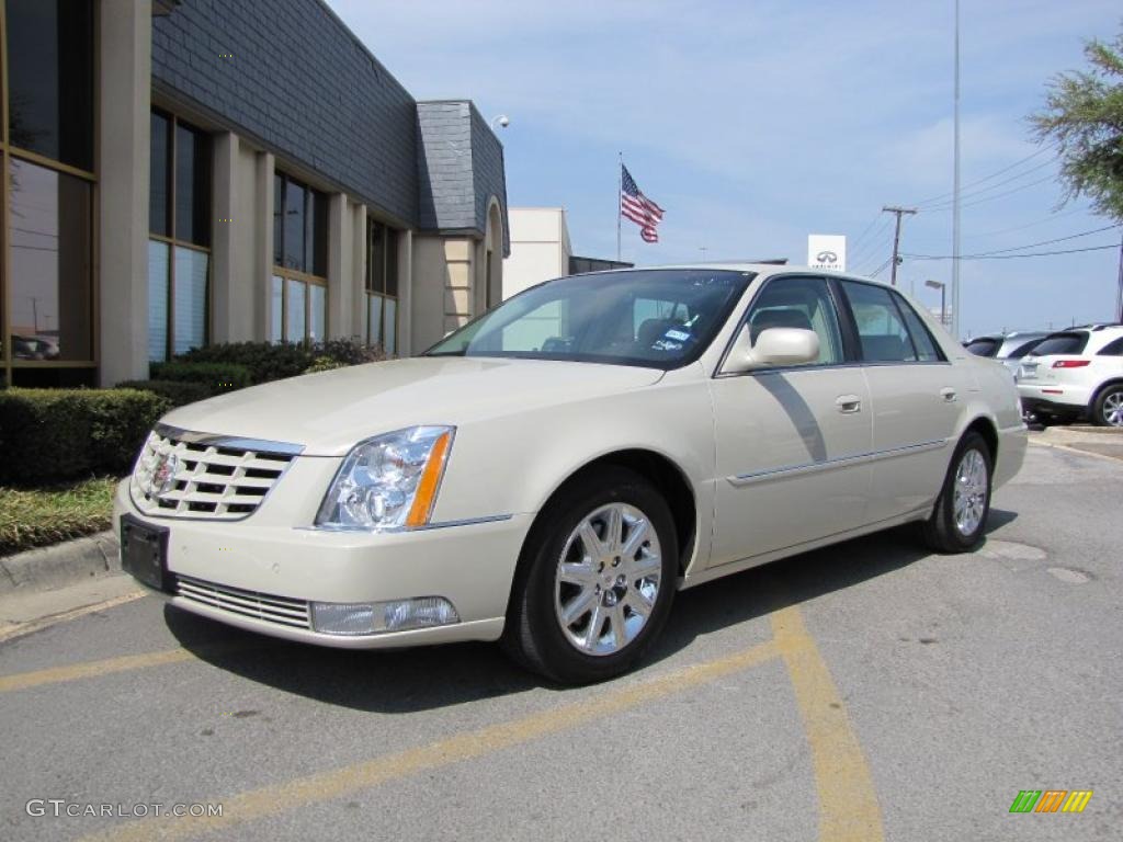 Vanille Latte Metallic 2011 Cadillac DTS Premium Exterior Photo #47236766