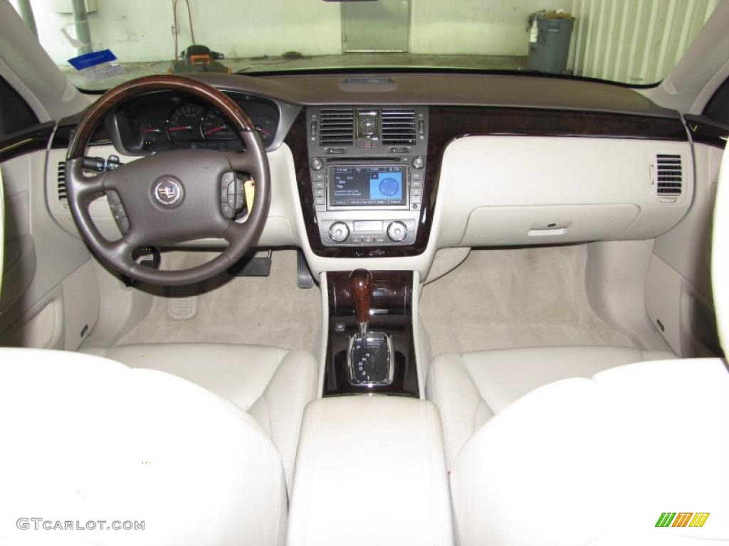 2011 Cadillac DTS Premium Light Linen/Cocoa Accents Dashboard Photo #47236877