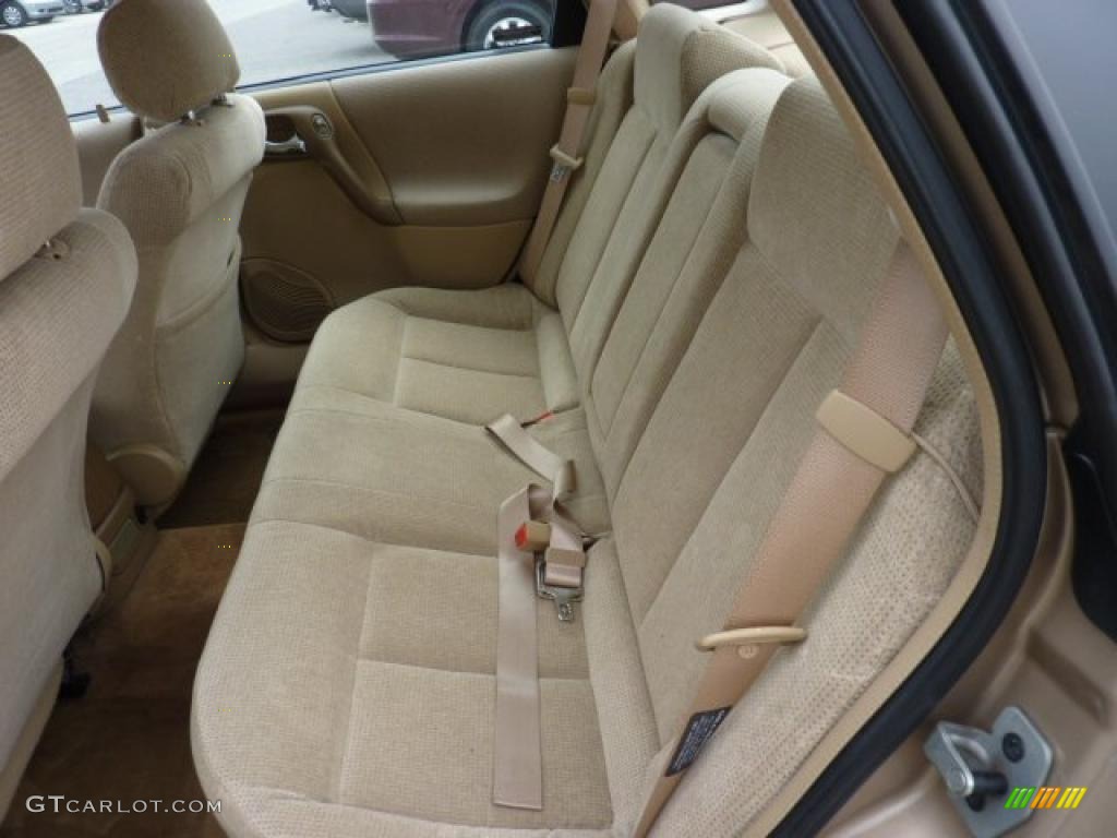 Medium Tan Interior 2000 Saturn L Series LS1 Sedan Photo #47237882