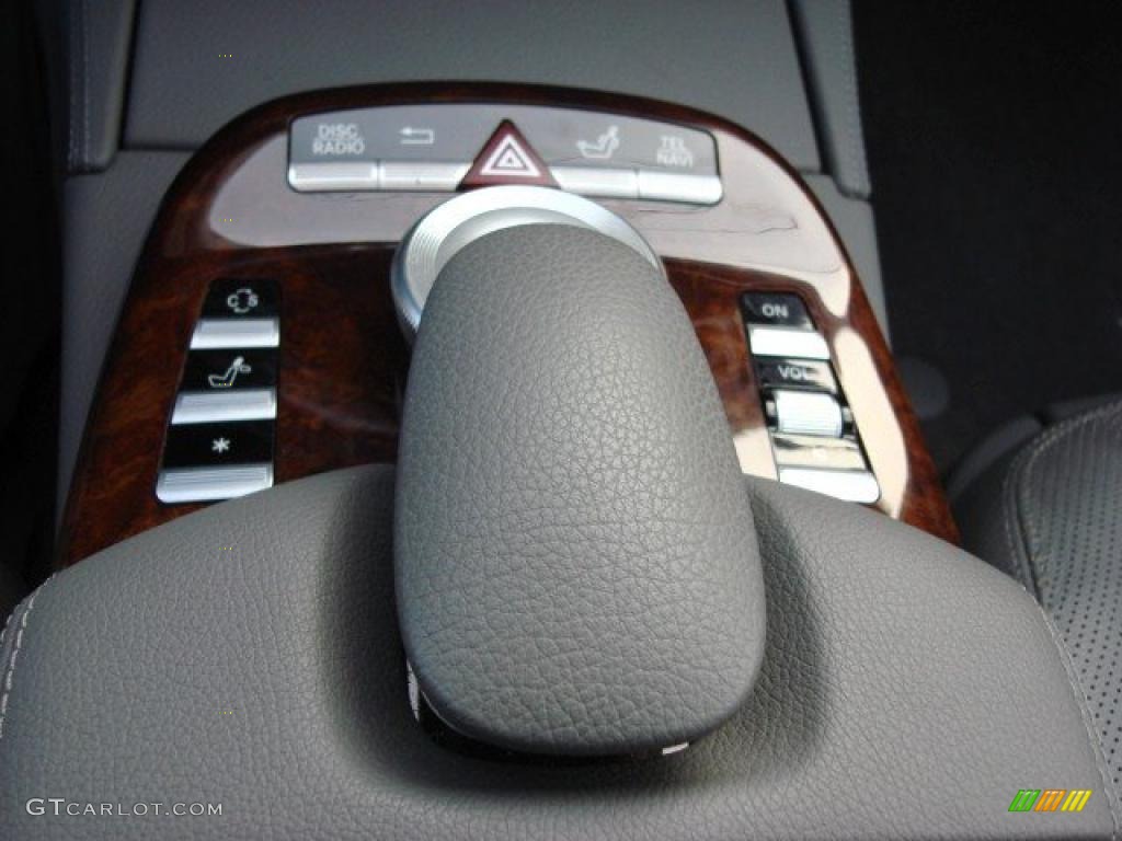 2007 Mercedes-Benz S 550 4Matic Sedan Controls Photo #47238032