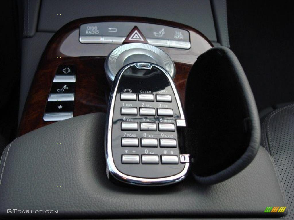 2007 Mercedes-Benz S 550 4Matic Sedan Controls Photo #47238038