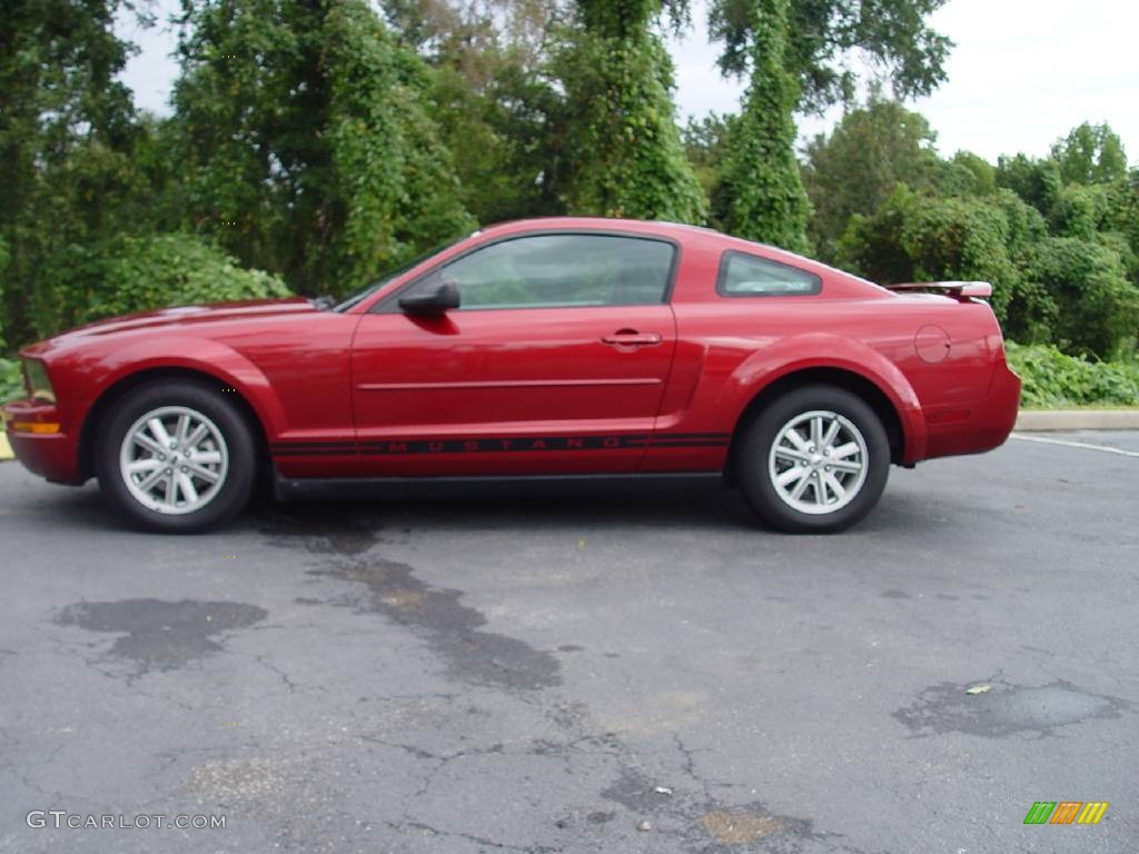 2005 Mustang V6 Deluxe Coupe - Redfire Metallic / Light Graphite photo #6