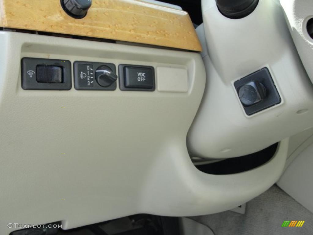2002 Infiniti Q 45 Controls Photo #47240879