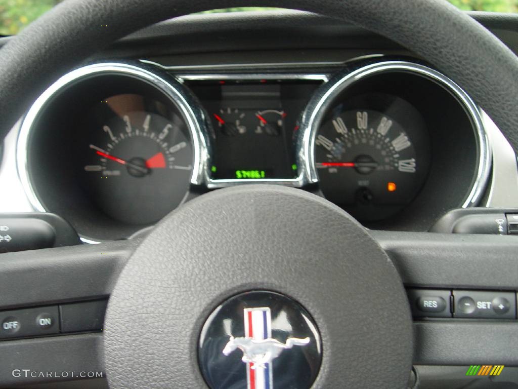 2005 Mustang V6 Deluxe Coupe - Redfire Metallic / Light Graphite photo #13