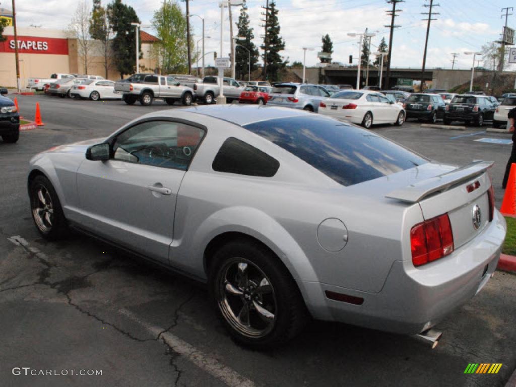 2007 Mustang V6 Deluxe Coupe - Satin Silver Metallic / Dark Charcoal photo #10