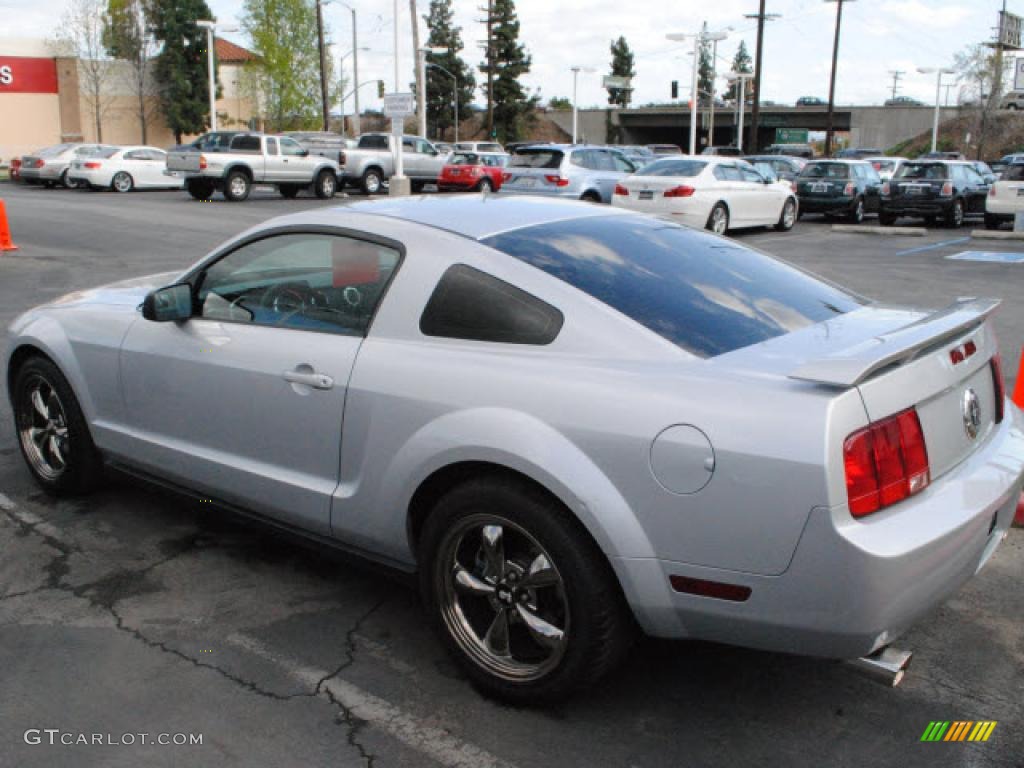 2007 Mustang V6 Deluxe Coupe - Satin Silver Metallic / Dark Charcoal photo #25