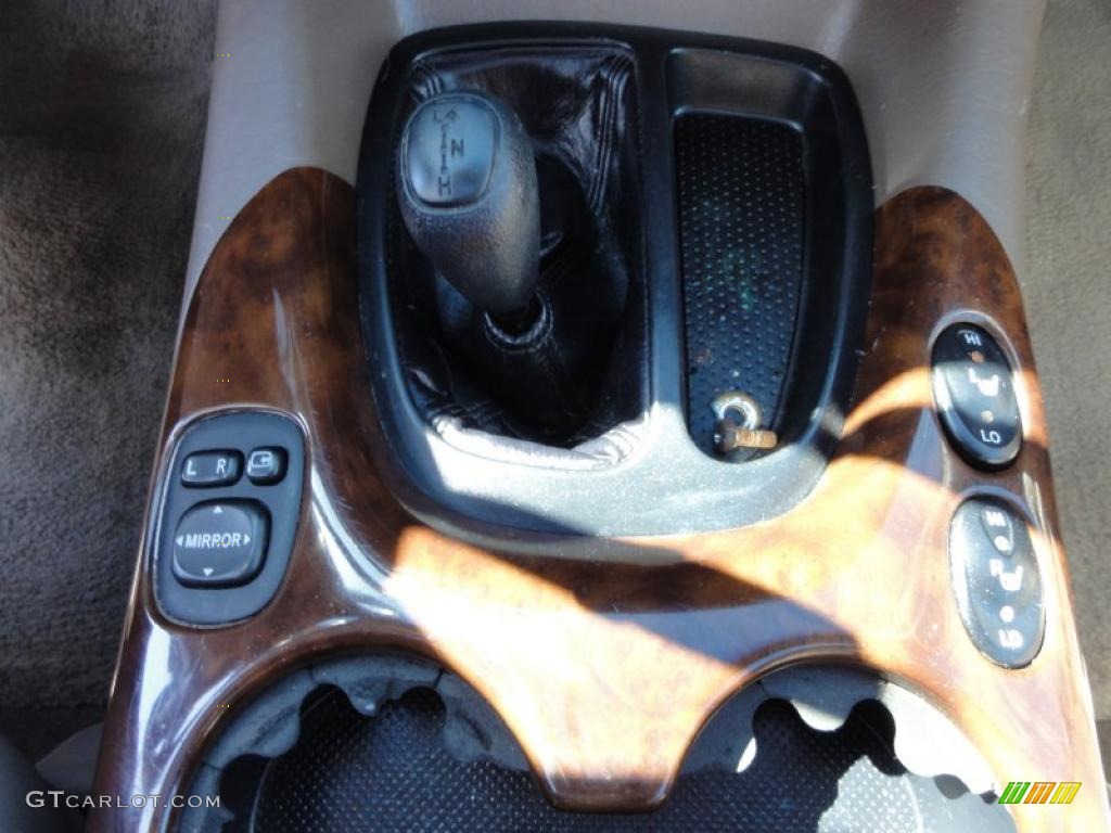 2001 Toyota Sequoia Limited 4x4 Controls Photo #47244017