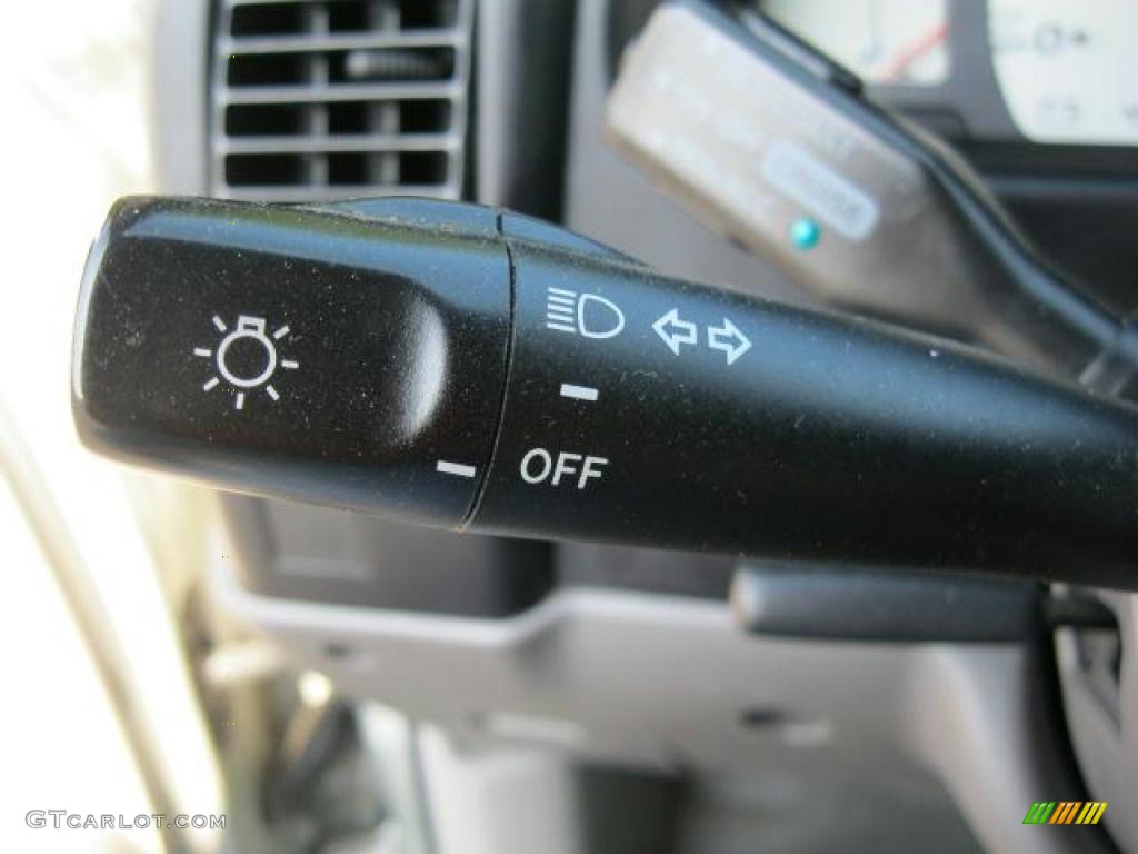 2004 Toyota Tacoma SR5 Xtracab Controls Photo #47245247