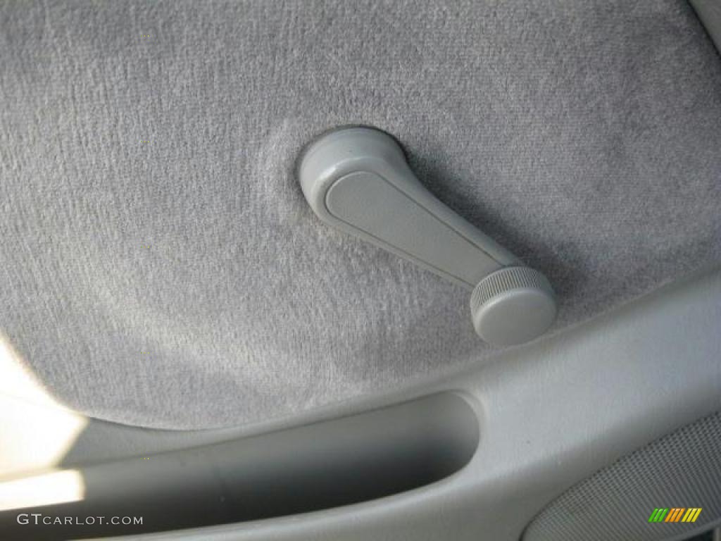 2004 Toyota Tacoma SR5 Xtracab Controls Photo #47245259