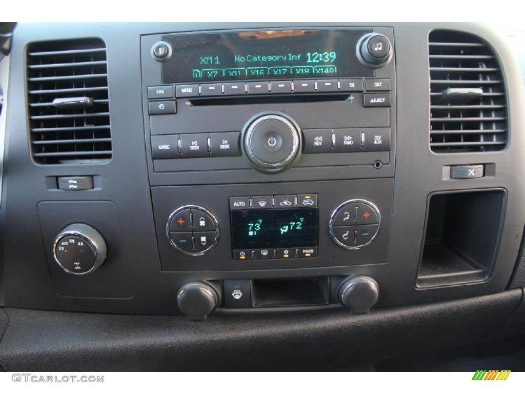 2008 GMC Sierra 1500 SLE Extended Cab 4x4 Controls Photo #47247860