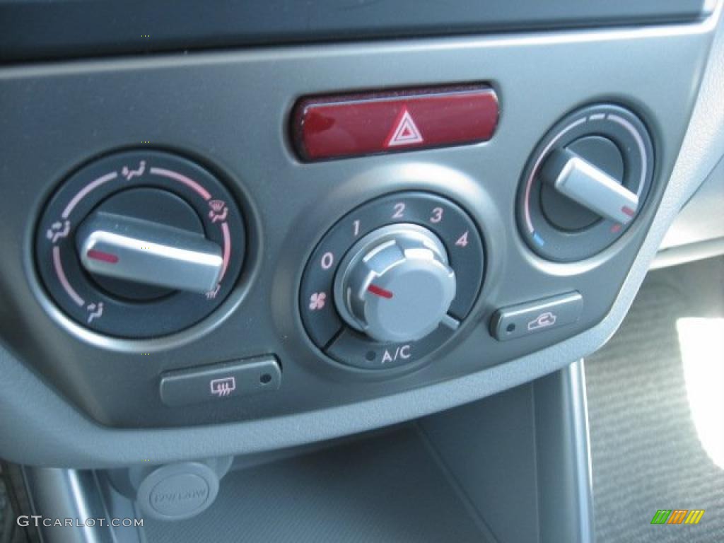 2009 Subaru Forester 2.5 X Premium Controls Photo #47249312