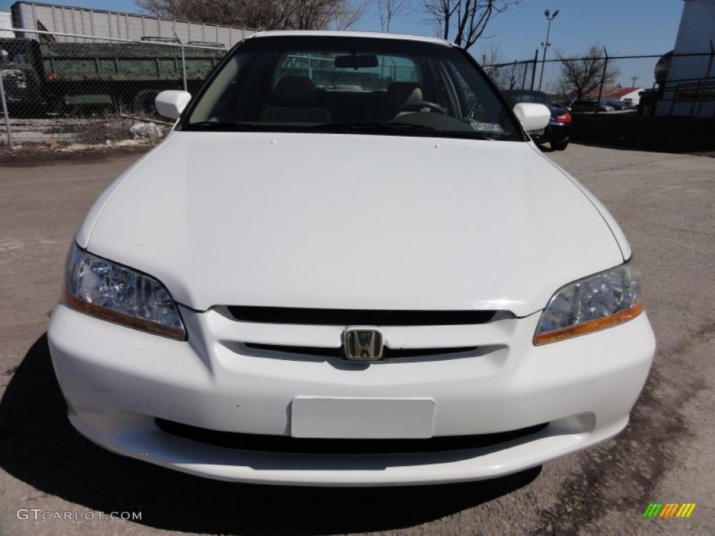 1998 Accord EX V6 Sedan - Taffeta White / Ivory photo #3