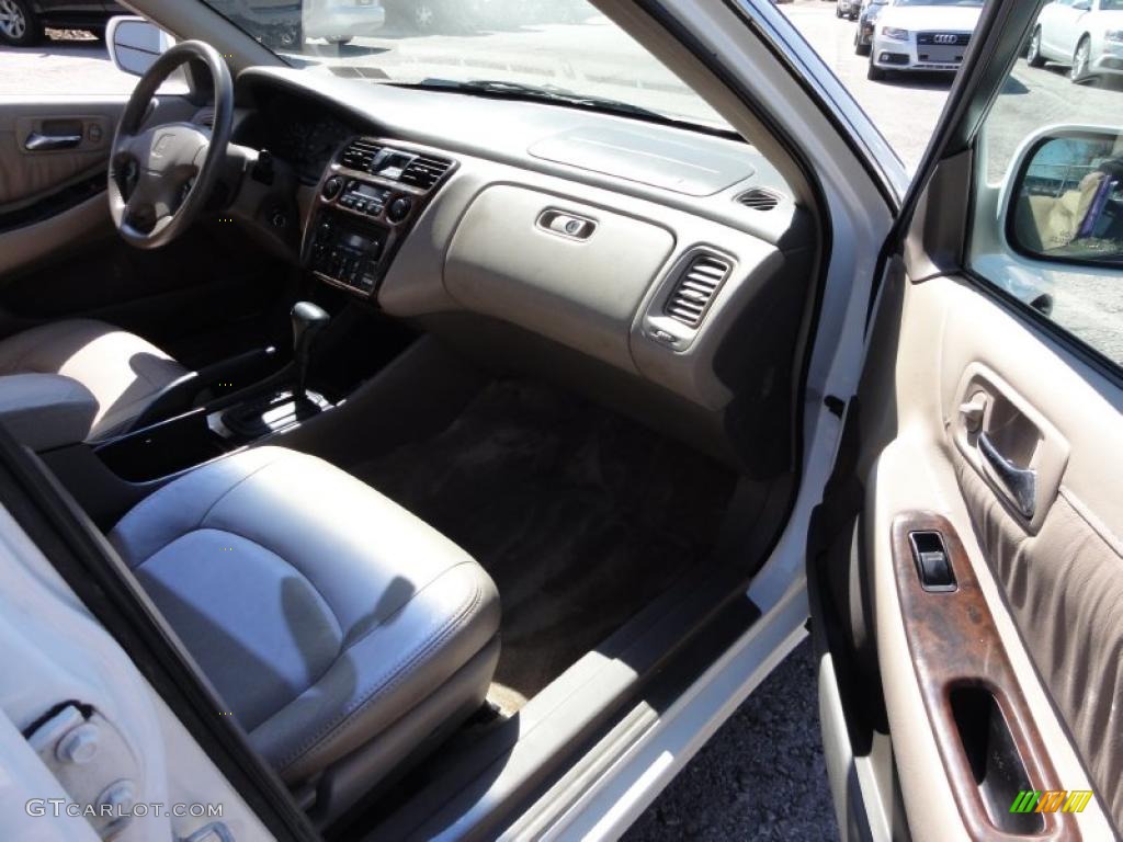 1998 Accord EX V6 Sedan - Taffeta White / Ivory photo #18
