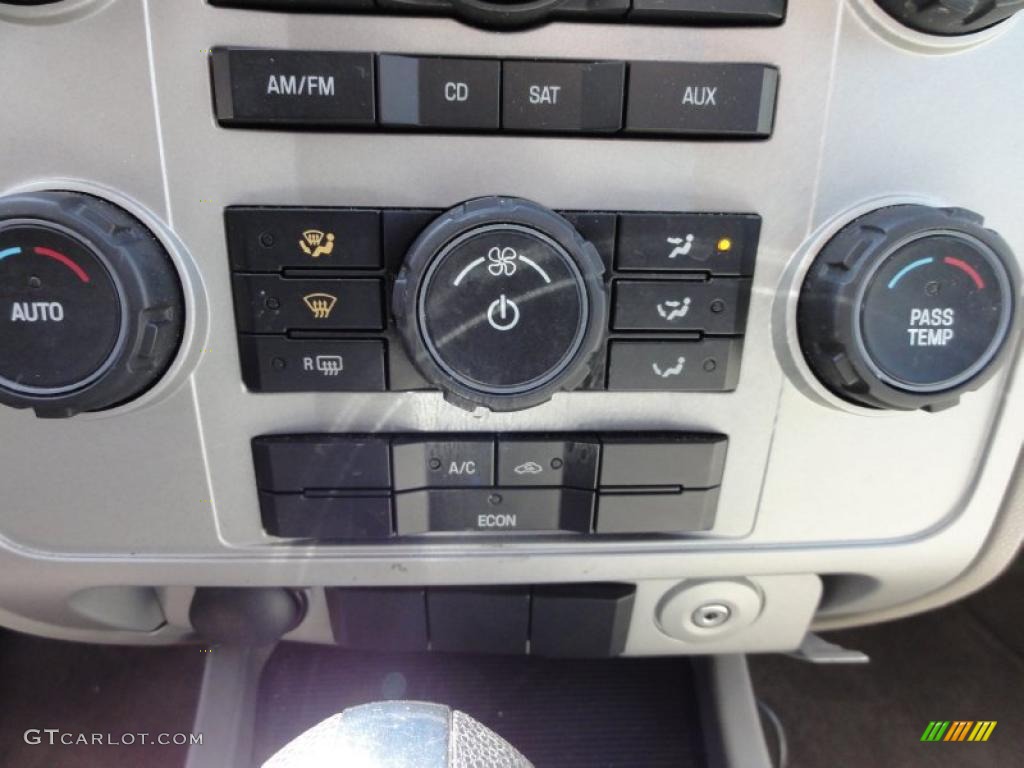 2008 Ford Escape Hybrid 4WD Controls Photo #47249801