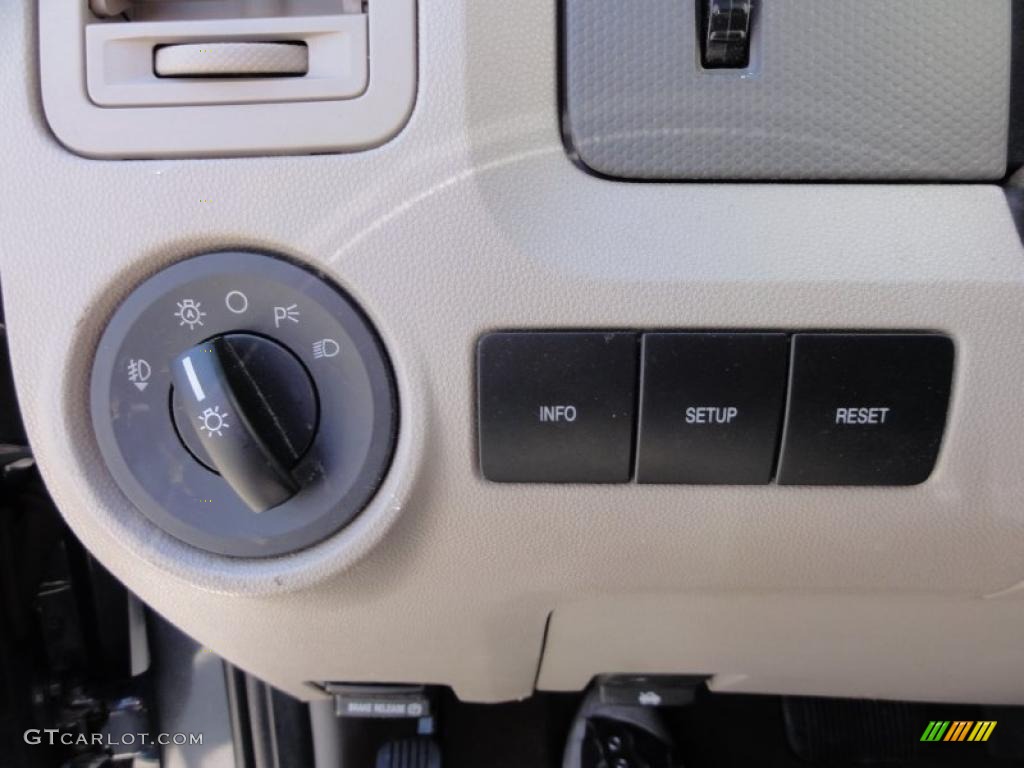 2008 Ford Escape Hybrid 4WD Controls Photo #47249822