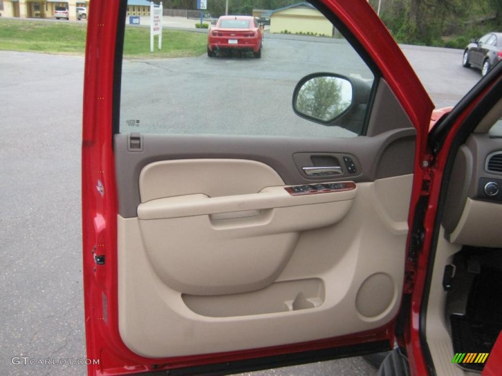 2011 Chevrolet Tahoe LT Light Cashmere/Dark Cashmere Door Panel Photo #47253290
