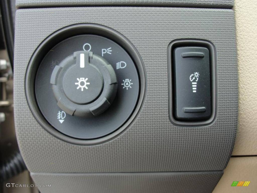 2011 Ford F250 Super Duty XLT Crew Cab Controls Photo #47253572