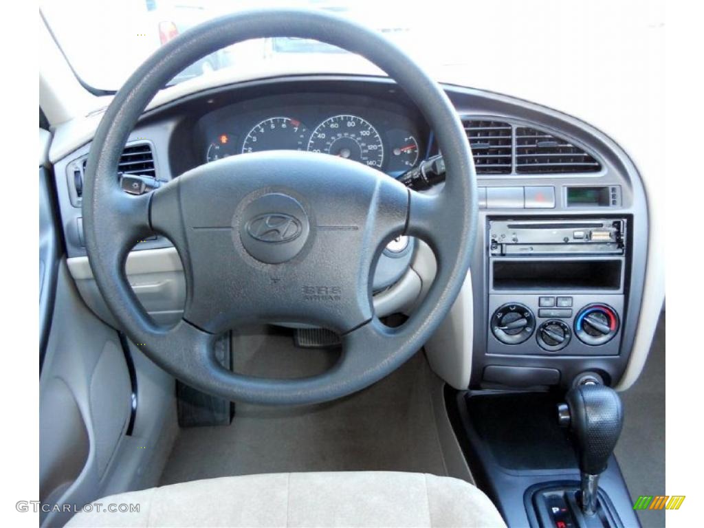 2003 Hyundai Elantra GLS Sedan Beige Dashboard Photo #47255036