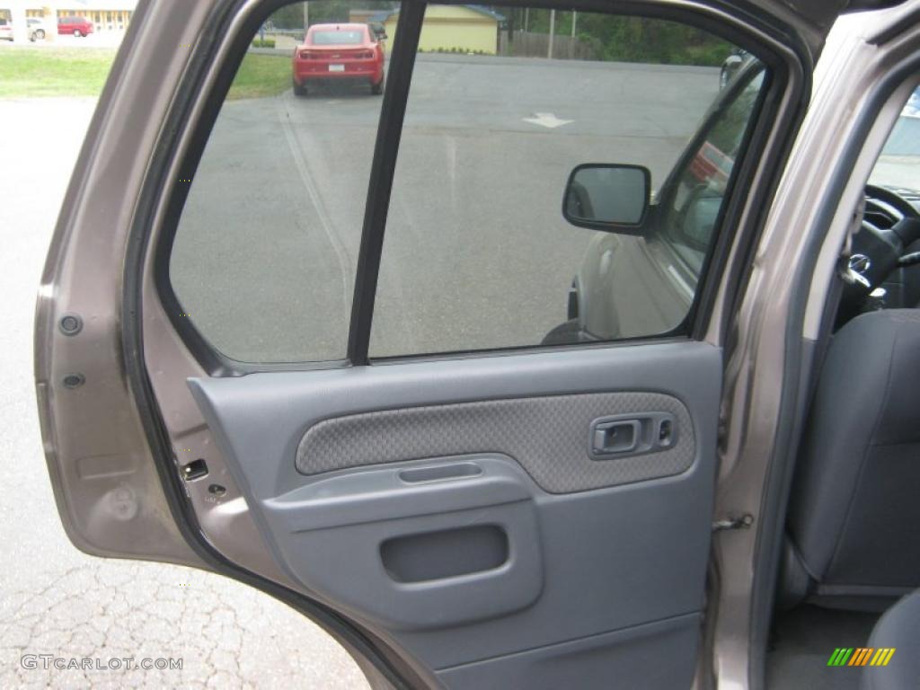 2003 Nissan Xterra XE V6 Door Panel Photos