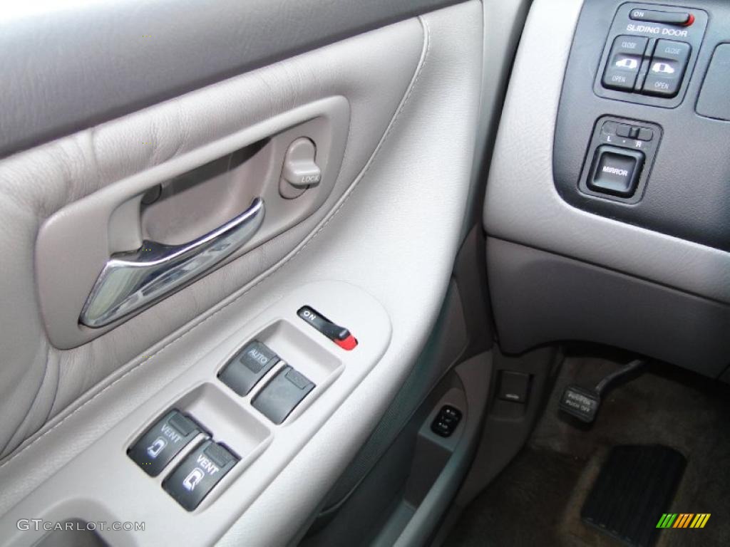 2003 Honda Odyssey EX-L Controls Photo #47255729