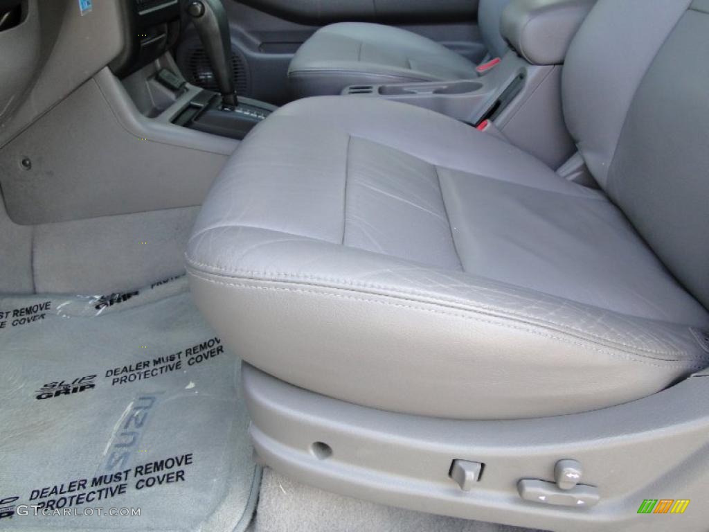 Gray Interior 2004 Isuzu Rodeo S Photo #47256875