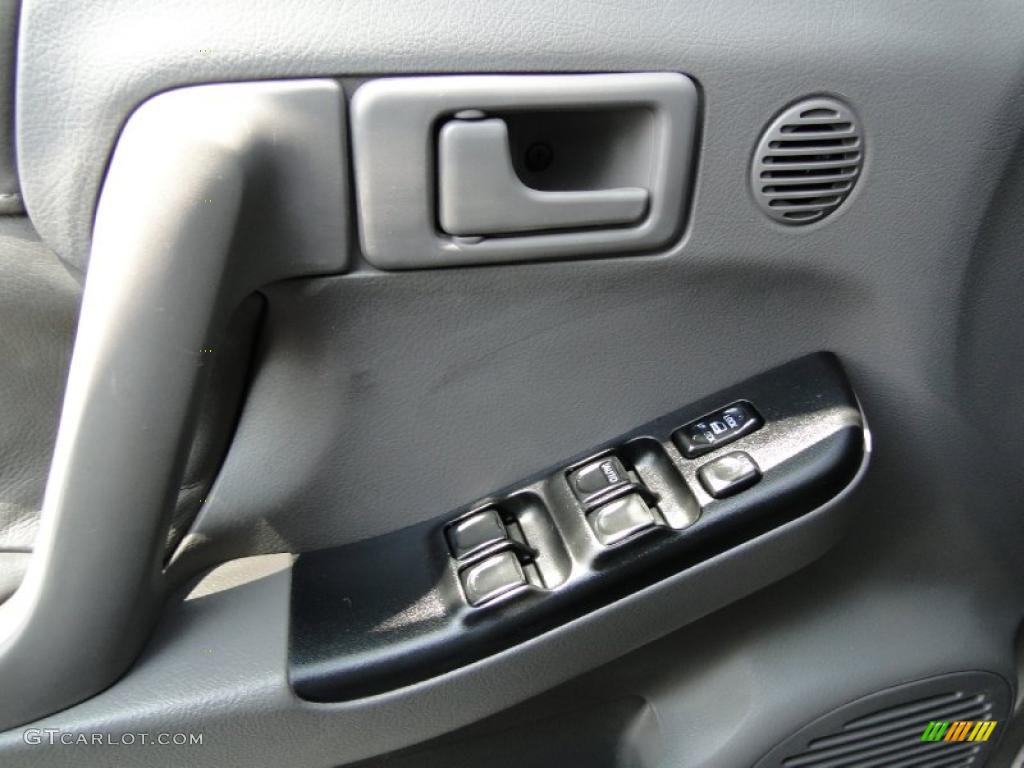 2004 Isuzu Rodeo S Controls Photo #47256890
