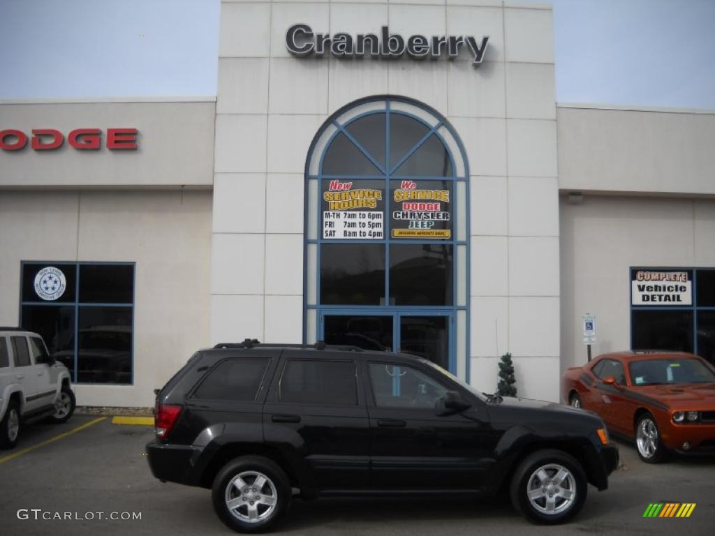 2005 Grand Cherokee Laredo 4x4 - Black / Medium Slate Gray photo #1