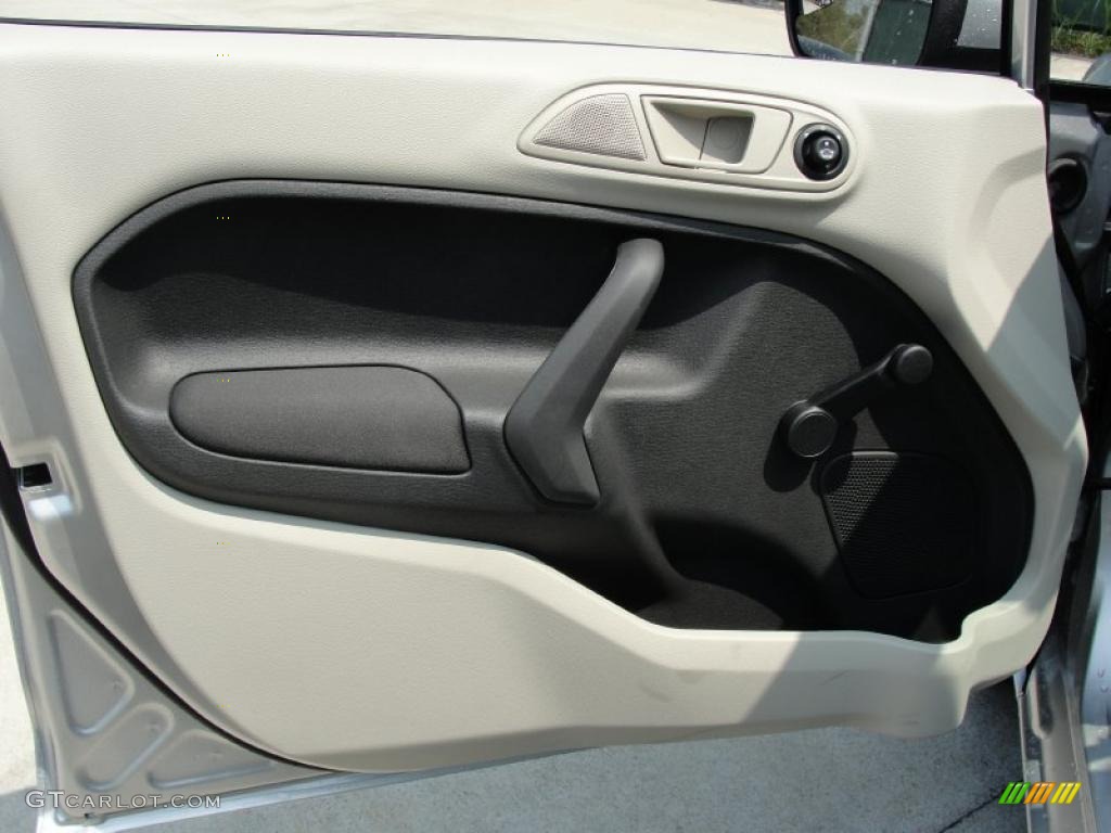 2011 Fiesta S Sedan - Ingot Silver Metallic / Light Stone/Charcoal Black Cloth photo #21